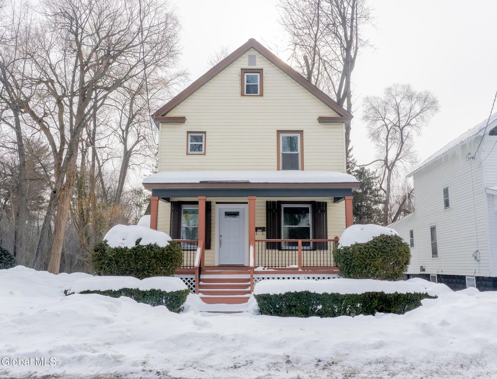 126 Manchester Road, Schenectady, NY 12304