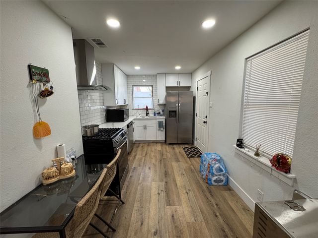 413 SW 14th Street, Grand Prairie, TX 75051