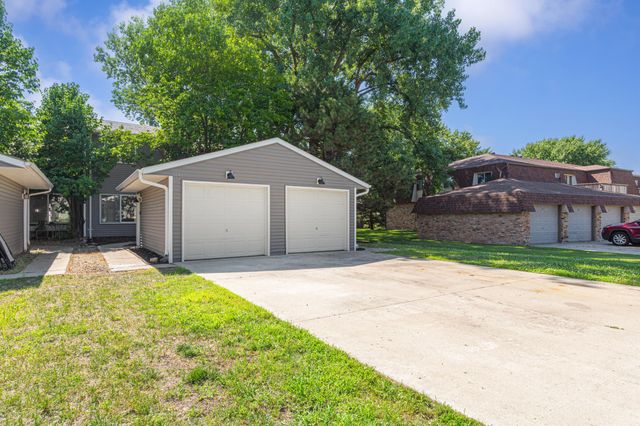 1641 Pleasant View Drive, North Mankato, MN 56003