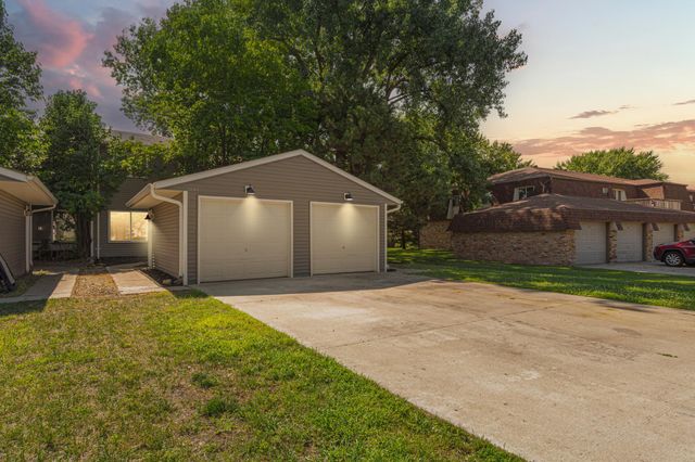 1641 Pleasant View Drive, North Mankato, MN 56003