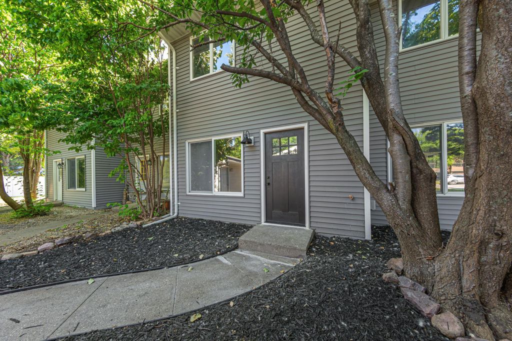 1641 Pleasant View Drive, North Mankato, MN 56003