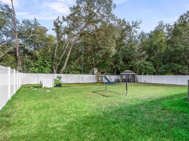 17 MAGNOLIA DRIVE, Ocklawaha, FL 32179