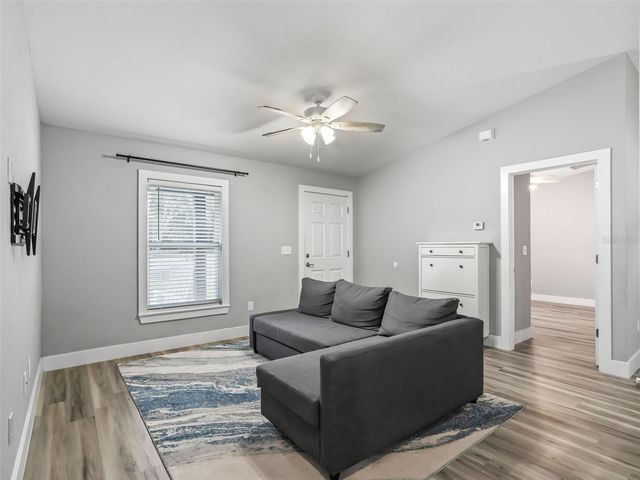 17 MAGNOLIA DRIVE, Ocklawaha, FL 32179