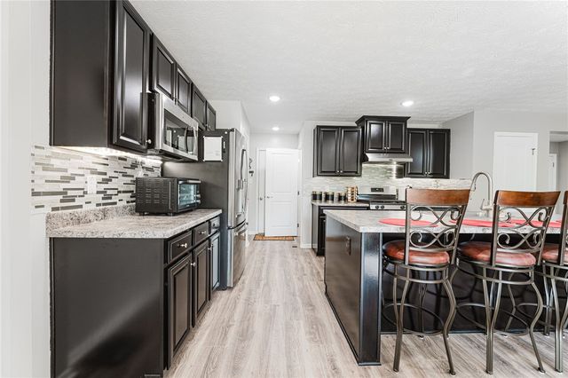 1015 Colonial Way, Dayton, OH 45424