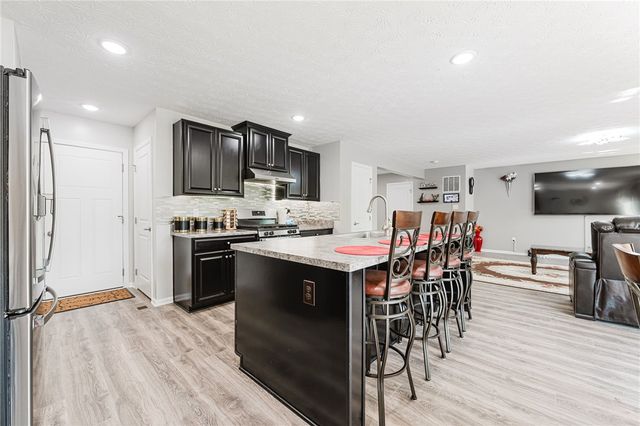 1015 Colonial Way, Dayton, OH 45424