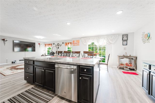 1015 Colonial Way, Dayton, OH 45424