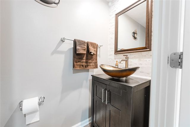 1015 Colonial Way, Dayton, OH 45424