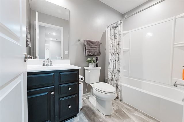 1015 Colonial Way, Dayton, OH 45424