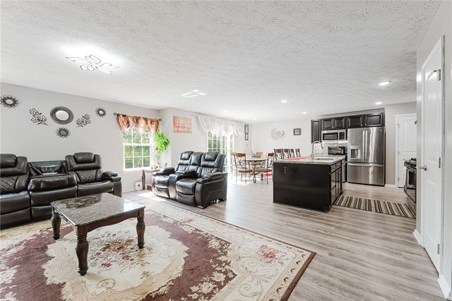 1015 Colonial Way, Dayton, OH 45424