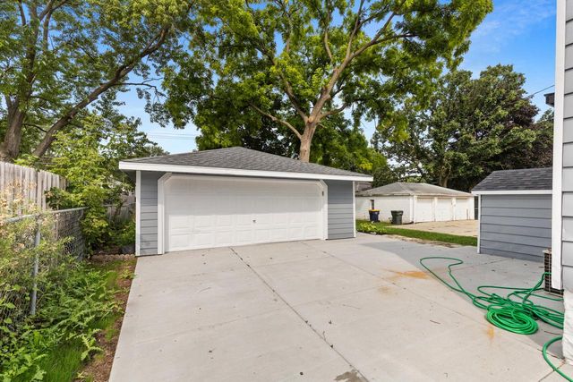 2559 S 84th STREET, West Allis, WI 53227
