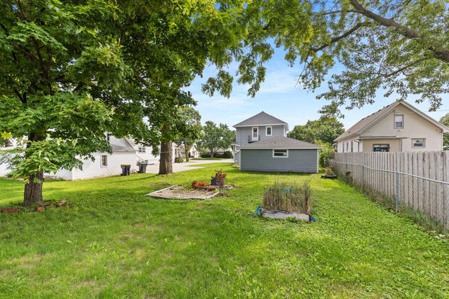 2559 S 84th STREET, West Allis, WI 53227
