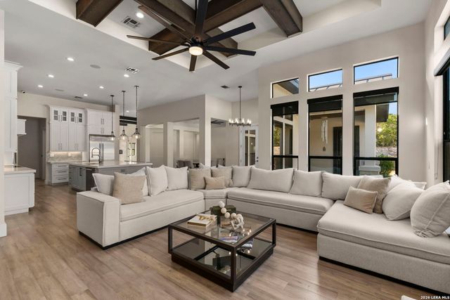 8941 BUCKSKIN DR, Boerne, TX 78006
