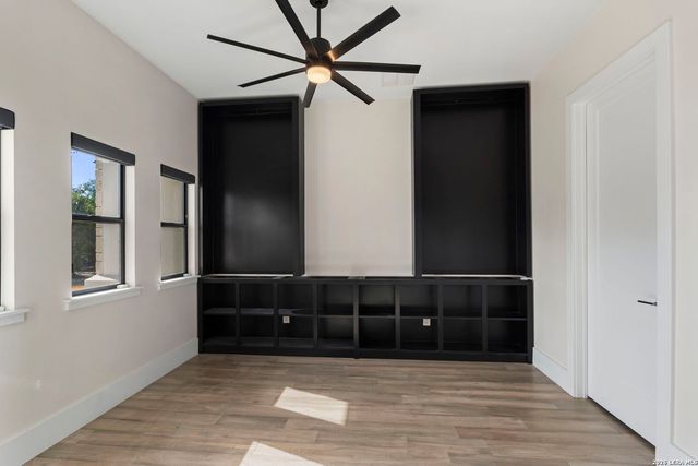 8941 BUCKSKIN DR, Boerne, TX 78006