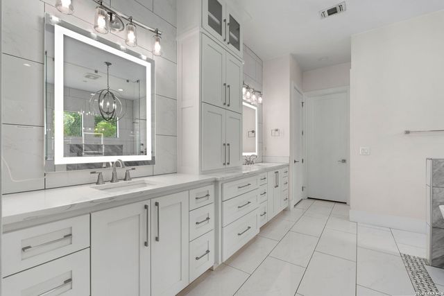 8941 BUCKSKIN DR, Boerne, TX 78006