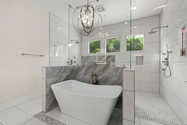 8941 BUCKSKIN DR, Boerne, TX 78006