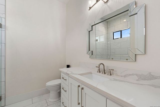 8941 BUCKSKIN DR, Boerne, TX 78006