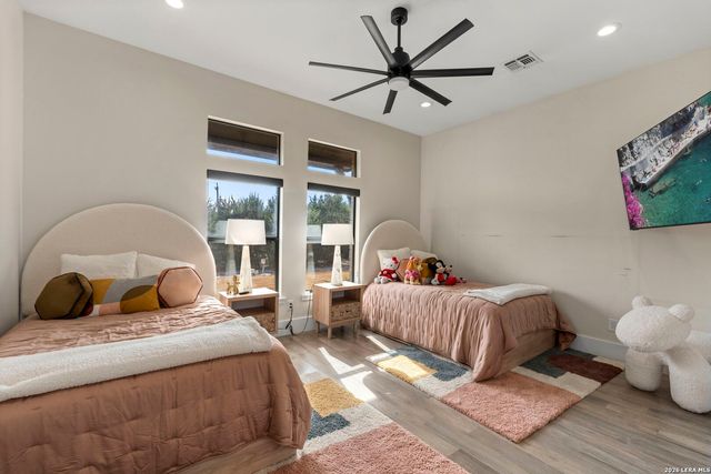 8941 BUCKSKIN DR, Boerne, TX 78006