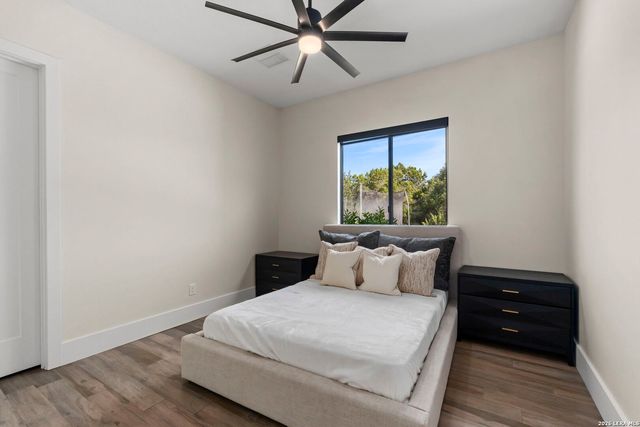 8941 BUCKSKIN DR, Boerne, TX 78006
