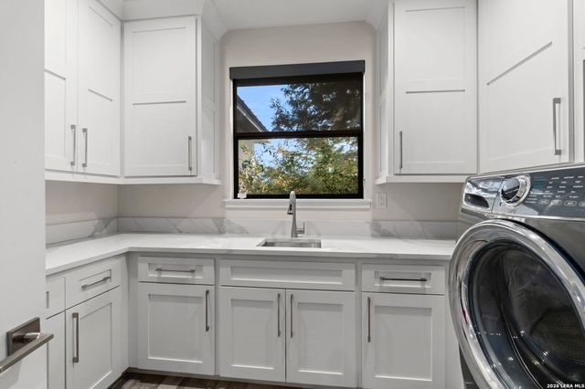 8941 BUCKSKIN DR, Boerne, TX 78006