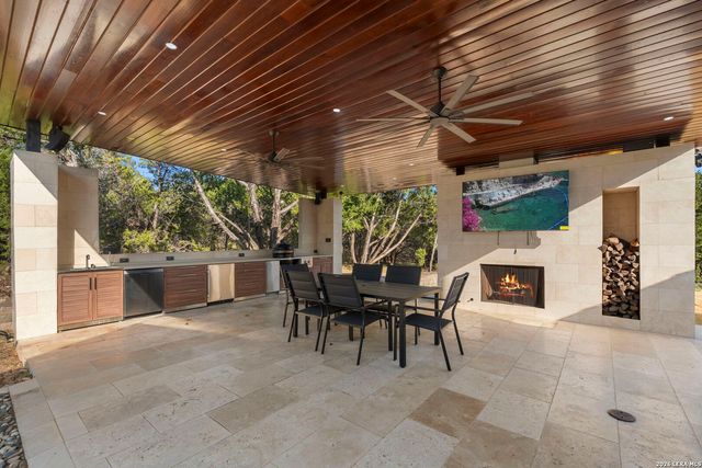 8941 BUCKSKIN DR, Boerne, TX 78006