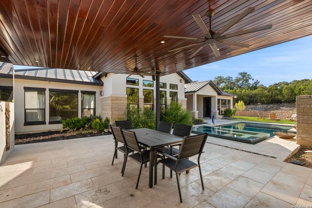 8941 BUCKSKIN DR, Boerne, TX 78006