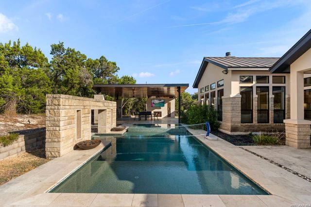 8941 BUCKSKIN DR, Boerne, TX 78006
