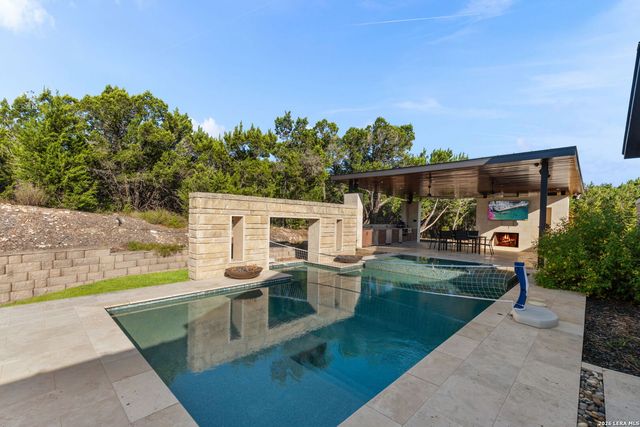 8941 BUCKSKIN DR, Boerne, TX 78006