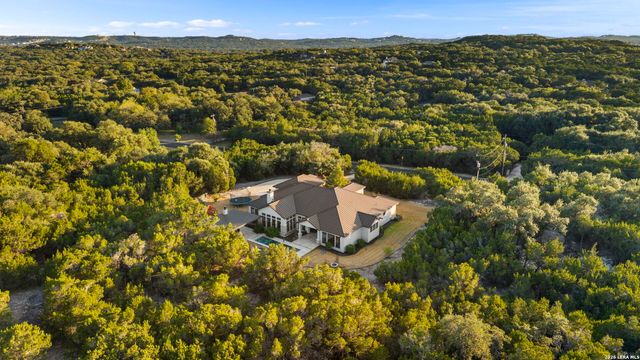 8941 BUCKSKIN DR, Boerne, TX 78006