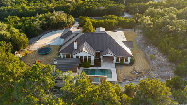 8941 BUCKSKIN DR, Boerne, TX 78006