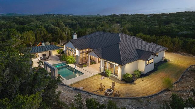8941 BUCKSKIN DR, Boerne, TX 78006