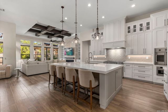 8941 BUCKSKIN DR, Boerne, TX 78006
