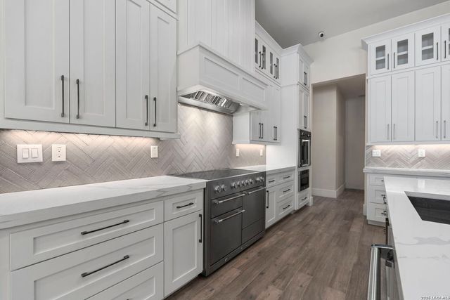 8941 BUCKSKIN DR, Boerne, TX 78006