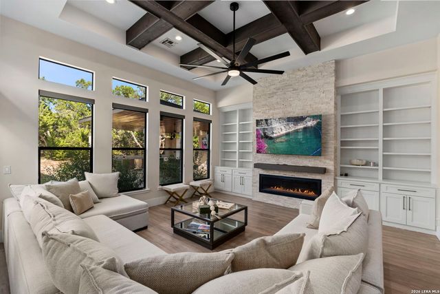 8941 BUCKSKIN DR, Boerne, TX 78006