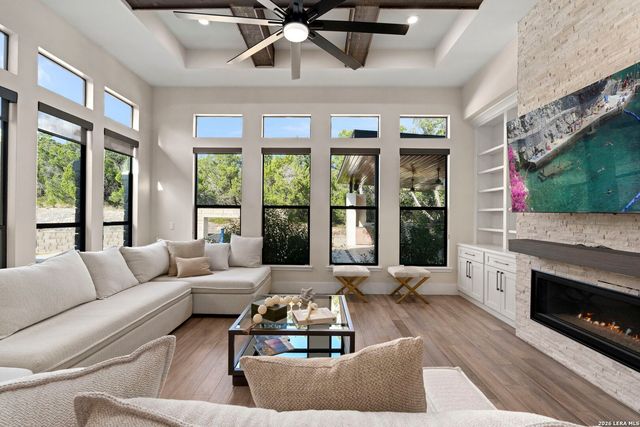 8941 BUCKSKIN DR, Boerne, TX 78006