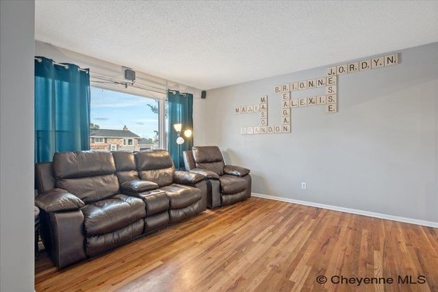 7413 WILLSHIRE BLVD, Cheyenne, WY 82009