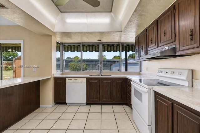 9261 SW 55th St, Cooper City, FL 33328