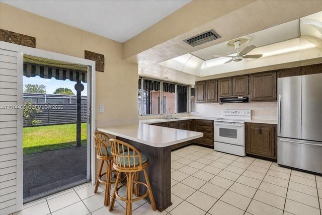 9261 SW 55th St, Cooper City, FL 33328