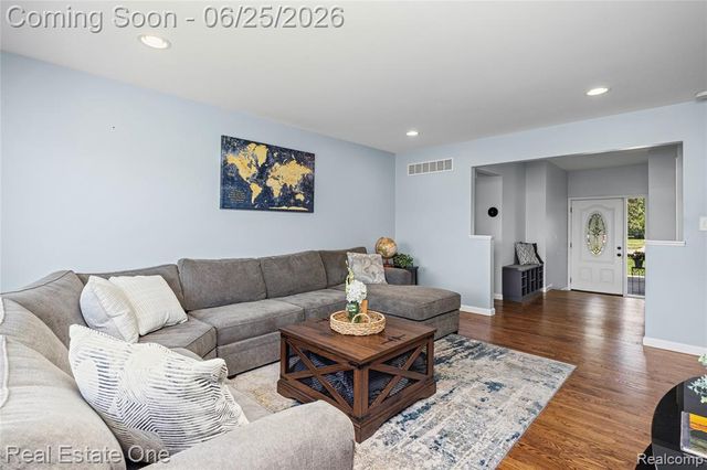 12235 Brougham Drive, Sterling Heights, MI 48312