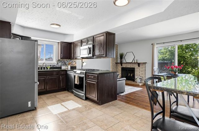 12235 Brougham Drive, Sterling Heights, MI 48312