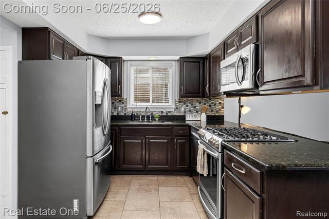 12235 Brougham Drive, Sterling Heights, MI 48312