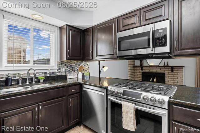 12235 Brougham Drive, Sterling Heights, MI 48312