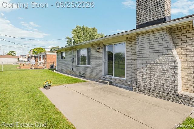 12235 Brougham Drive, Sterling Heights, MI 48312