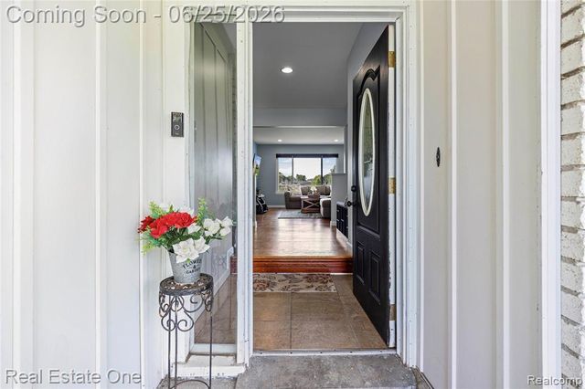 12235 Brougham Drive, Sterling Heights, MI 48312