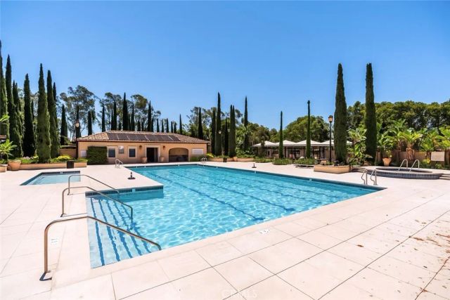 320 Bronze, Irvine, CA 92618