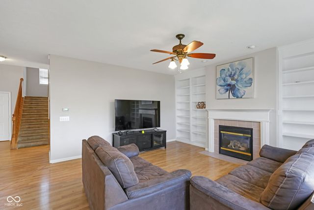 8859 Delaney Drive, Fishers, IN 46038