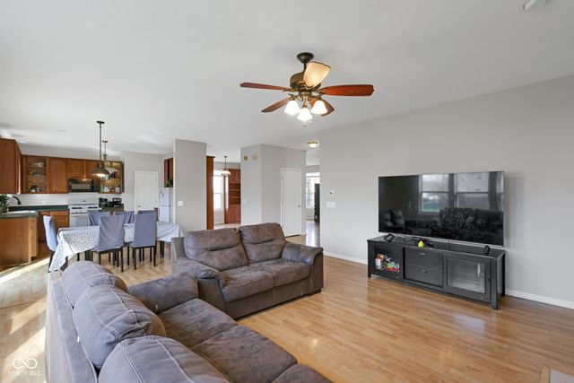 8859 Delaney Drive, Fishers, IN 46038