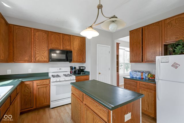 8859 Delaney Drive, Fishers, IN 46038