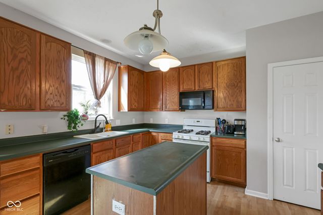 8859 Delaney Drive, Fishers, IN 46038