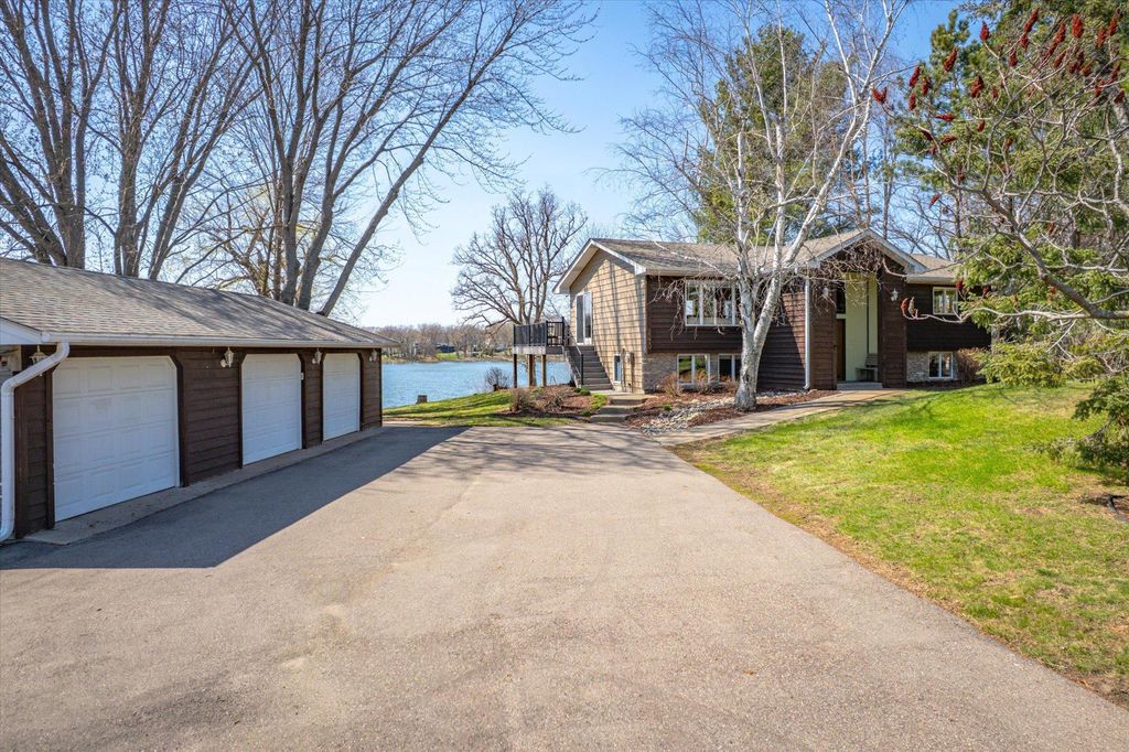 2270 Manning Trail N, Lake Elmo, MN 55042