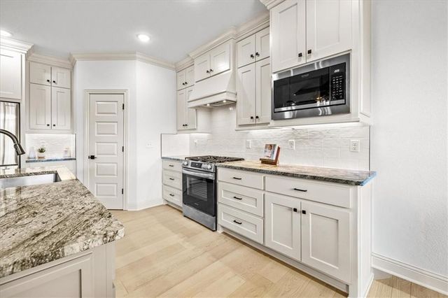 701 Dillon Street, Bentonville, AR 72713